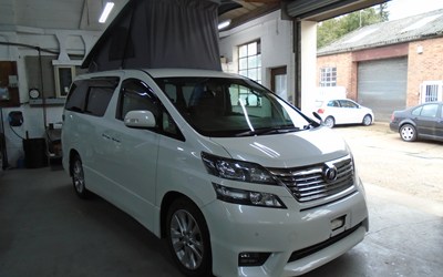  2009 TOYOTA VELLFIRE   CAMPER~FRIDGE/FREEZER~~OFF GRID SOLAR~4 BERTH