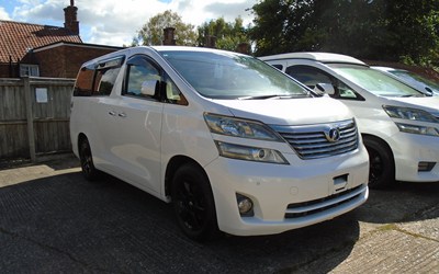  2010 TOYOTA  VELLFIRE  CAMPER~OFF GRID SOLAR~FRIDGE/FREEZER