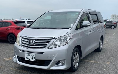 2013 !!  TOYOTA ALPHARD CAMPER~~4 BERTH~~FRIDGE/FREEZER~~OFF GRID SOLAR~~STUNNING 